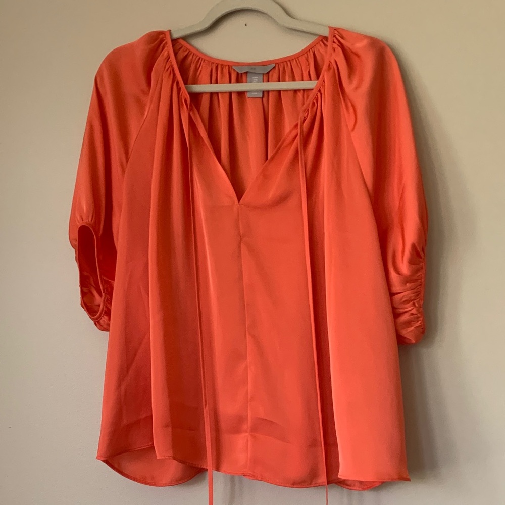 H&M Coral Blouse Medium EUC VNeck with Tie Flowy Puff Sleeve‎ Curved Hem